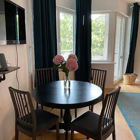 Beautiful With Balcony Apartment Berlin