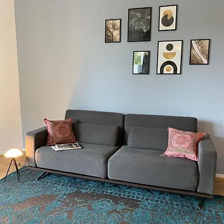 Beautiful With Balcony 아파트