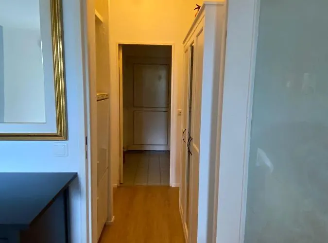 아파트 Beautiful With Balcony 베를린